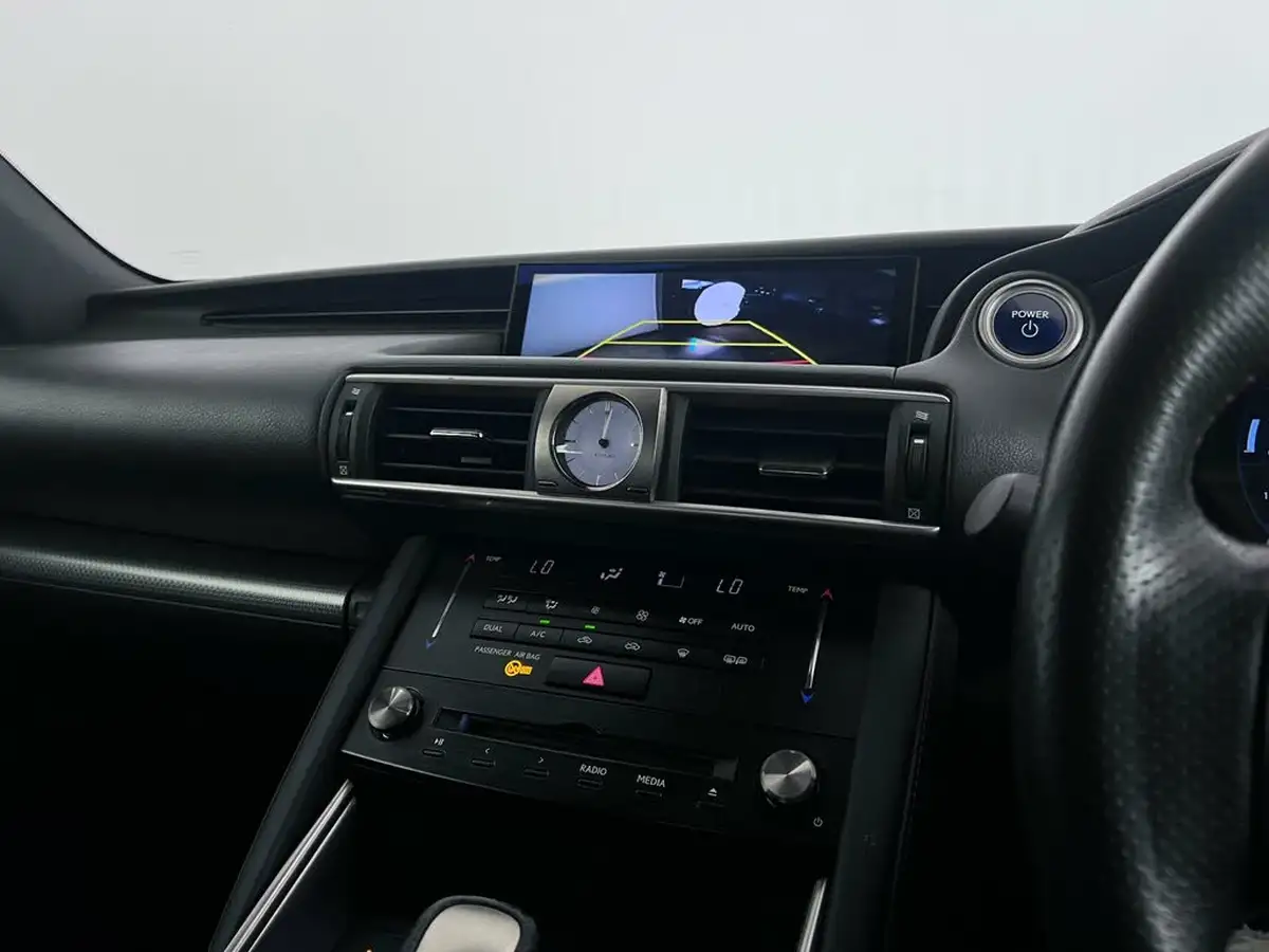 2017-lexus-is-300h-25-f-sport-big-44