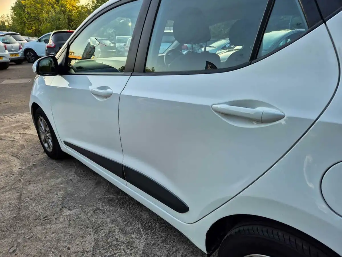 2016-hyundai-i10-10-premium-big-11