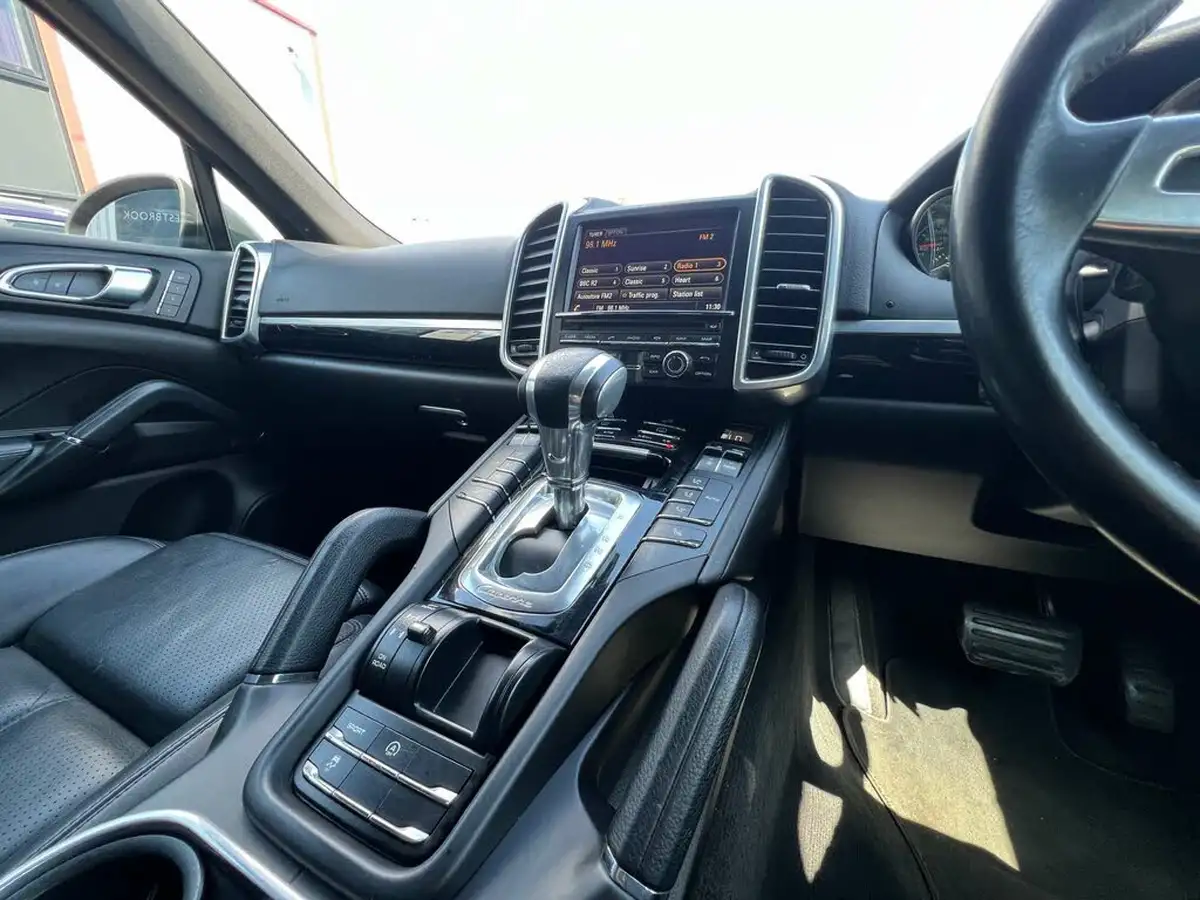 2013-porsche-cayenne-30td-big-32