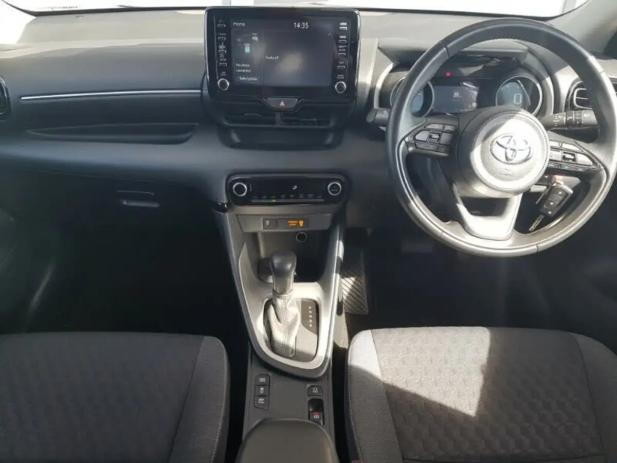 2022-toyota-yaris-15-vvt-i-design-big-2