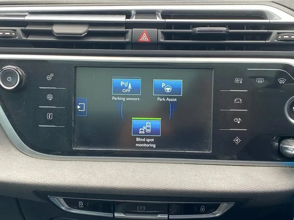 2015-citroen-grand-c4-picasso-16bluehdi-exclusive-eat6-big-25