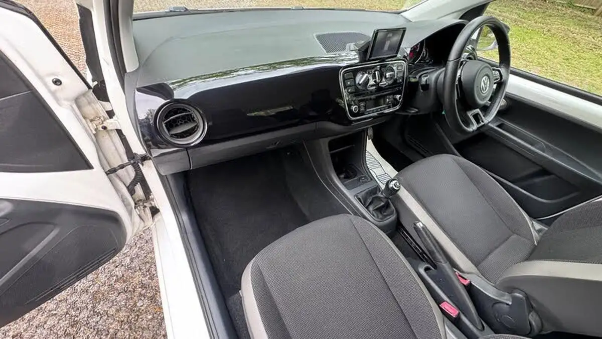 2012-volkswagen-up-10-high-up-5d-big-26