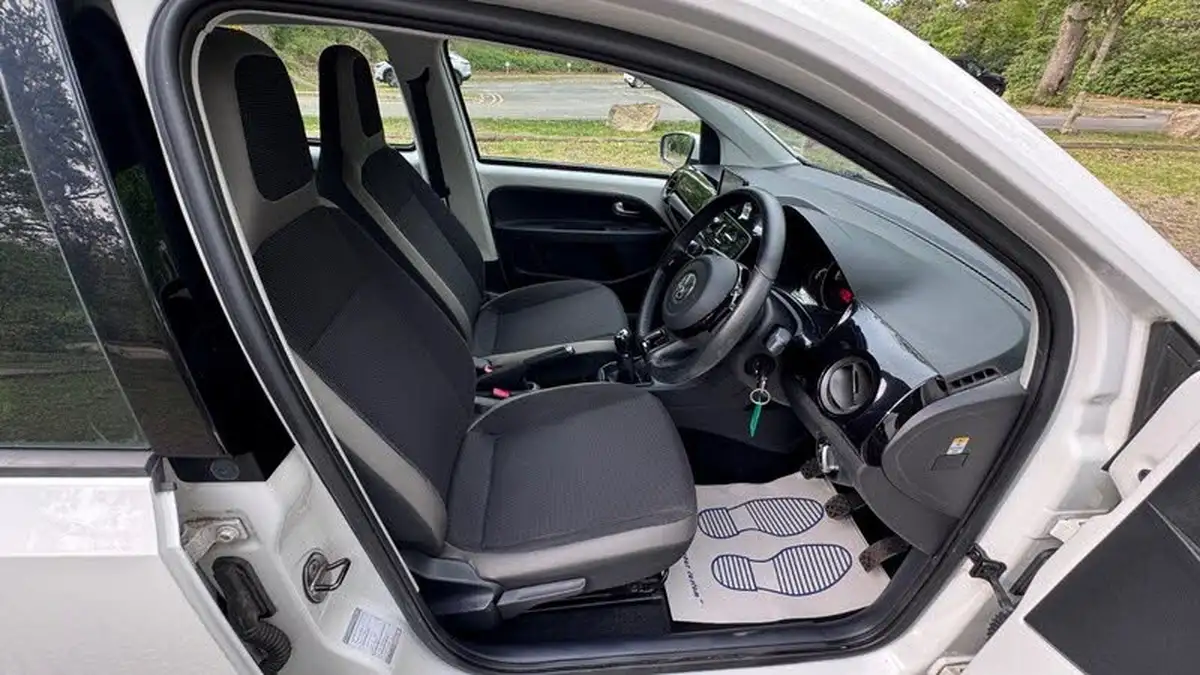 2012-volkswagen-up-10-high-up-5d-big-2
