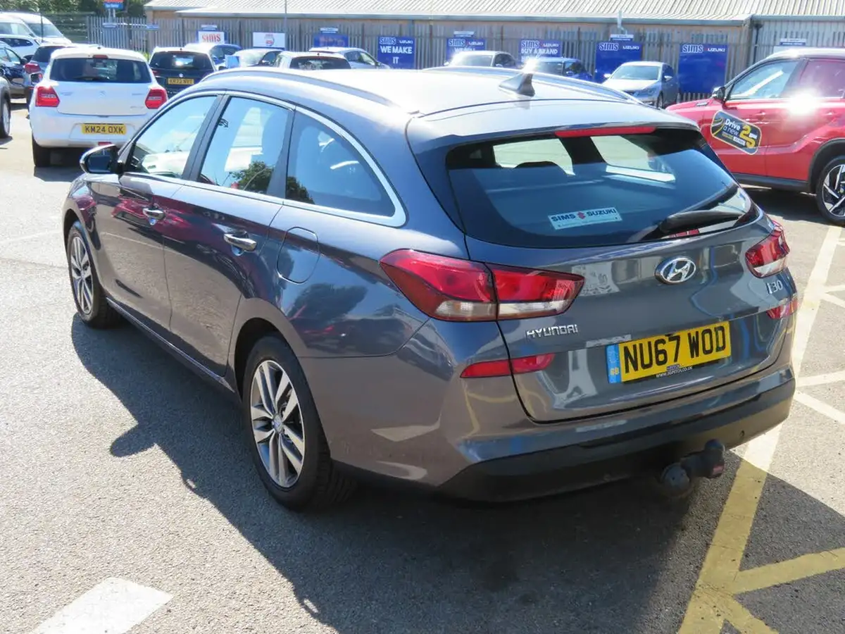 2018-hyundai-i30-10-t-gdi-se-tourer-big-10