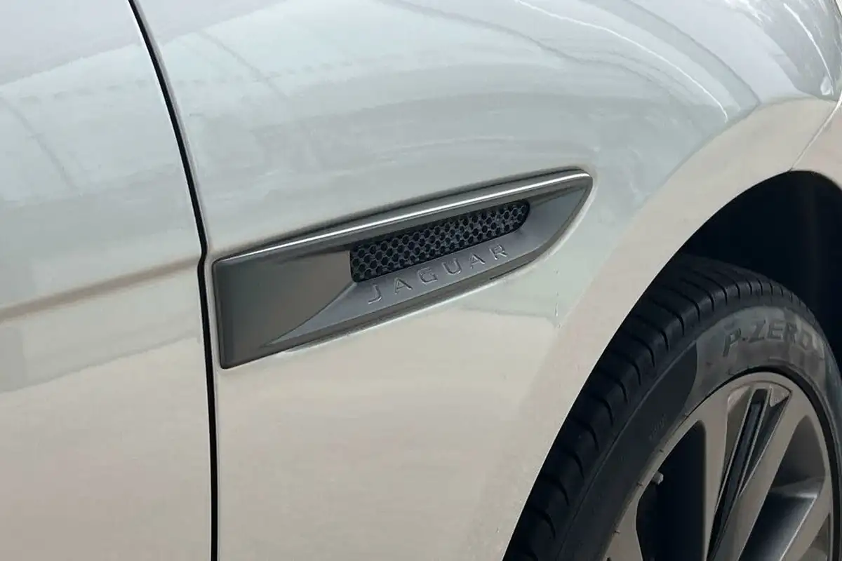 2020-jaguar-f-pace-20i-300-sport-big-8