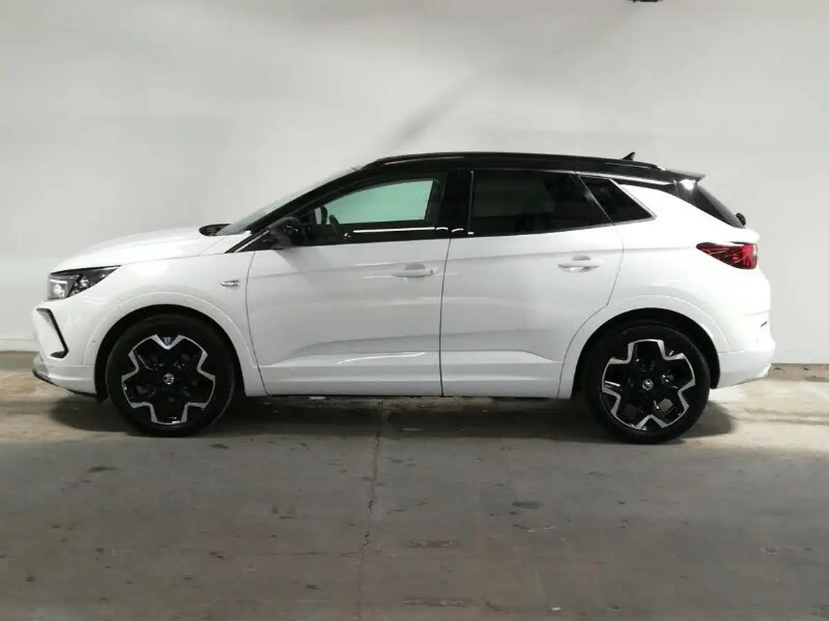 2023-vauxhall-grandland-12-ultimate-130ps-auto-big-3
