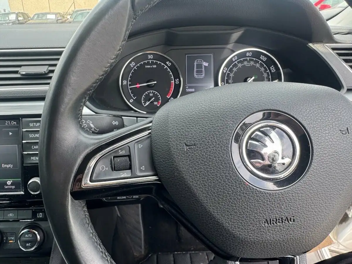 2018-skoda-superb-20tdi-scr-se-hatchback-dsg-big-11