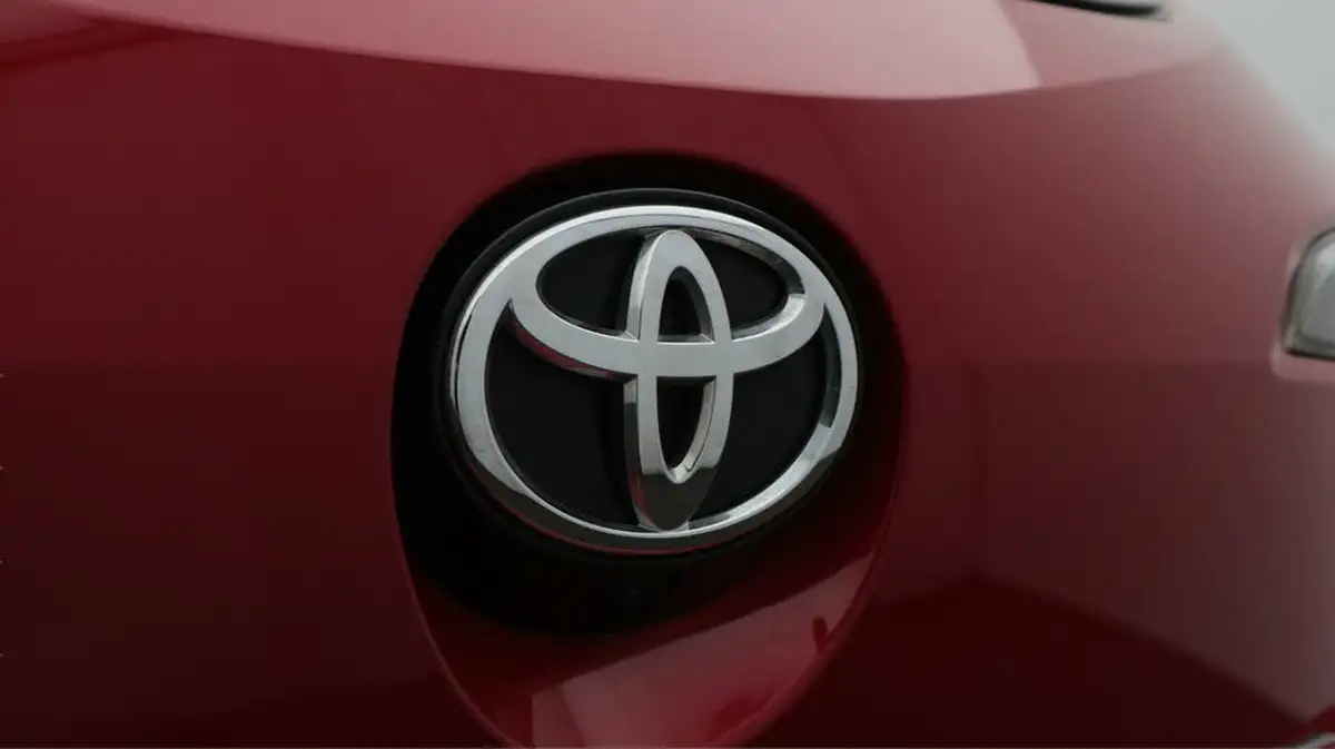 2021-toyota-corolla-18-vvt-i-gr-sport-trk-hatchback-big-23