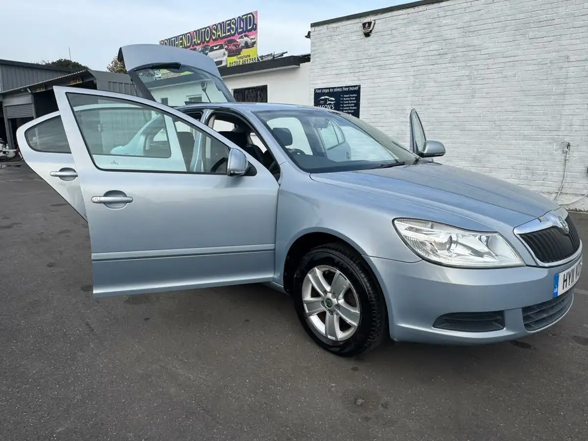 2011-skoda-octavia-16-se-hatchback-big-53