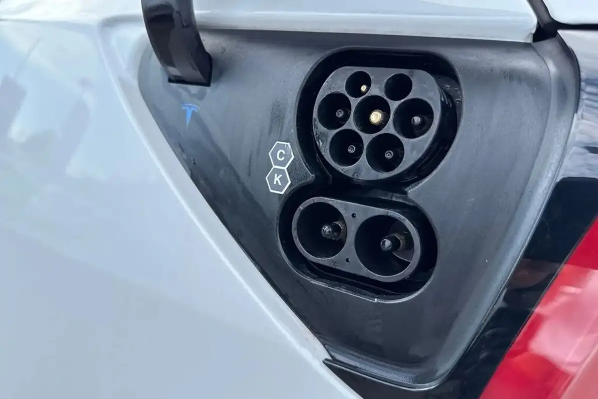 2022-tesla-model-y-e-long-range-big-44