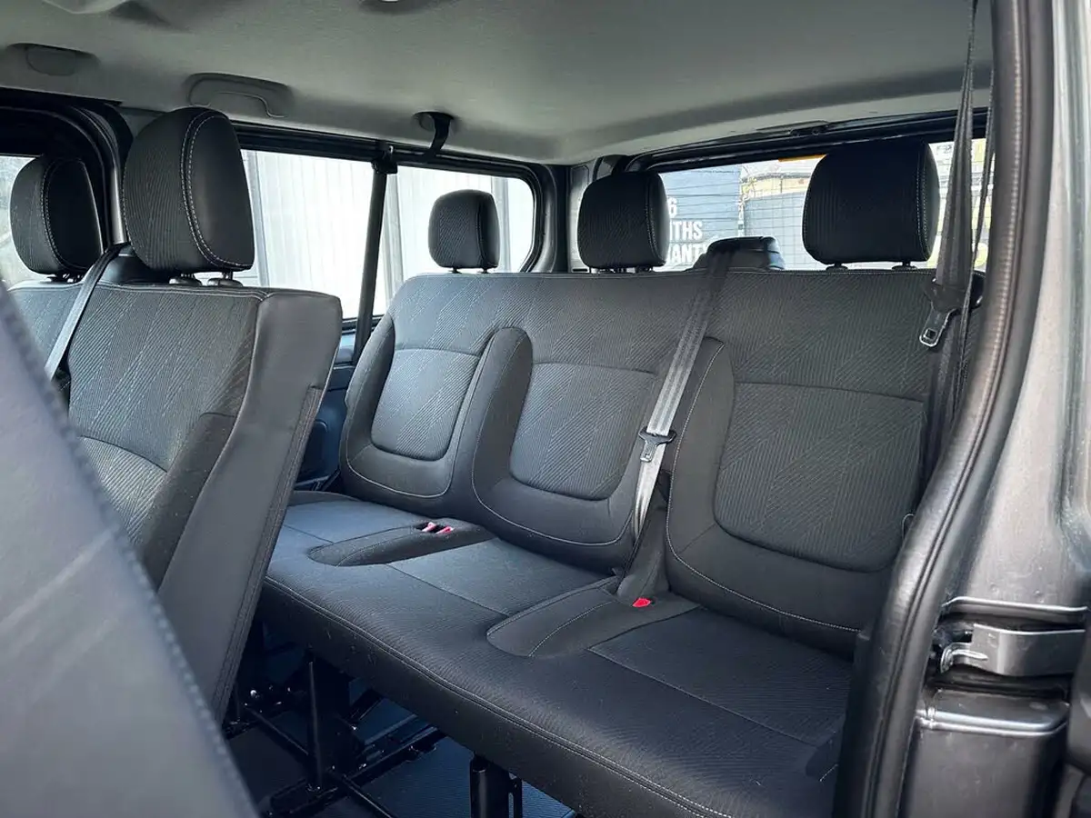 2019-renault-trafic-16dci-ll29-120-sport-nav-eu6c-bus-9-seats-big-24