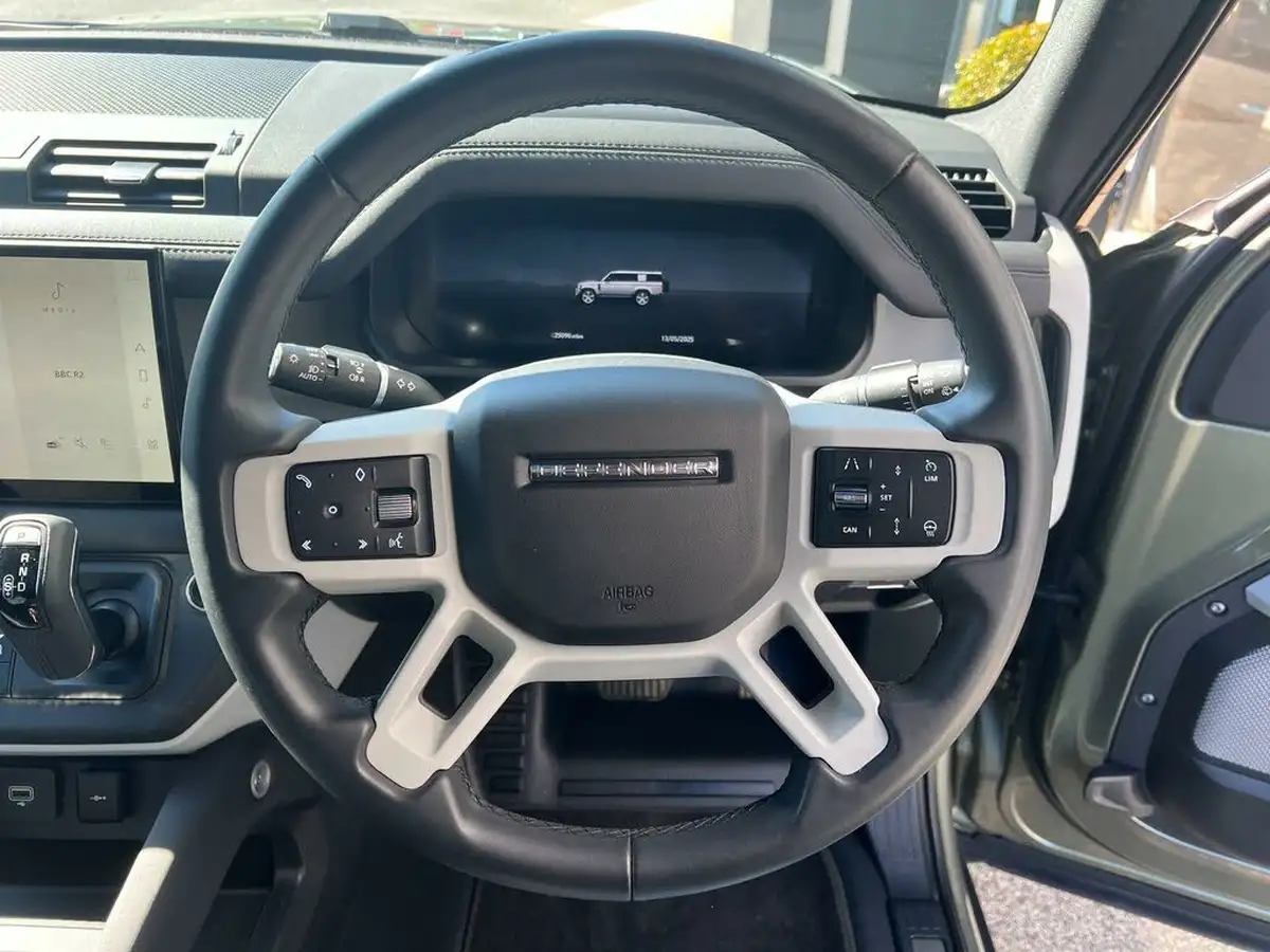 2023-land-rover-130-defender-30-p300-x-dynamic-hse-big-22
