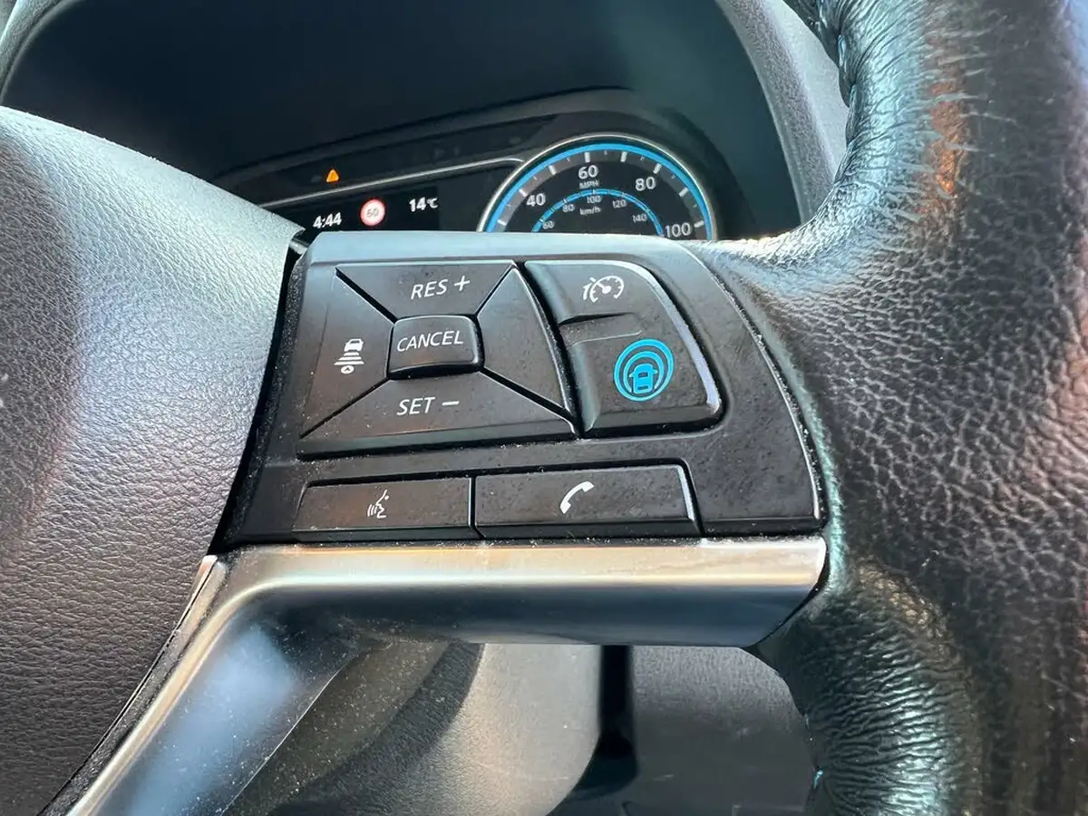 2021-nissan-leaf-e-tekna-big-18