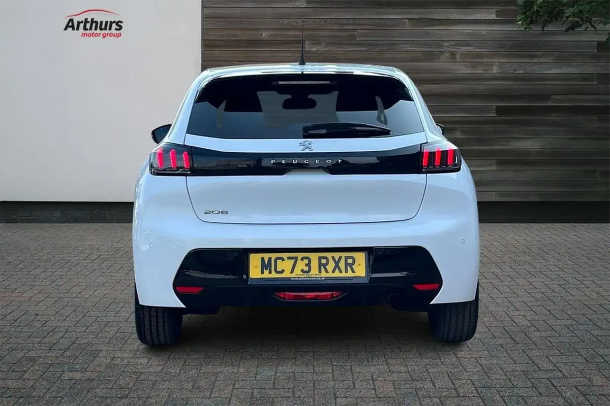 2023-peugeot-208-12-puretech-allure-premium-100ps-big-3