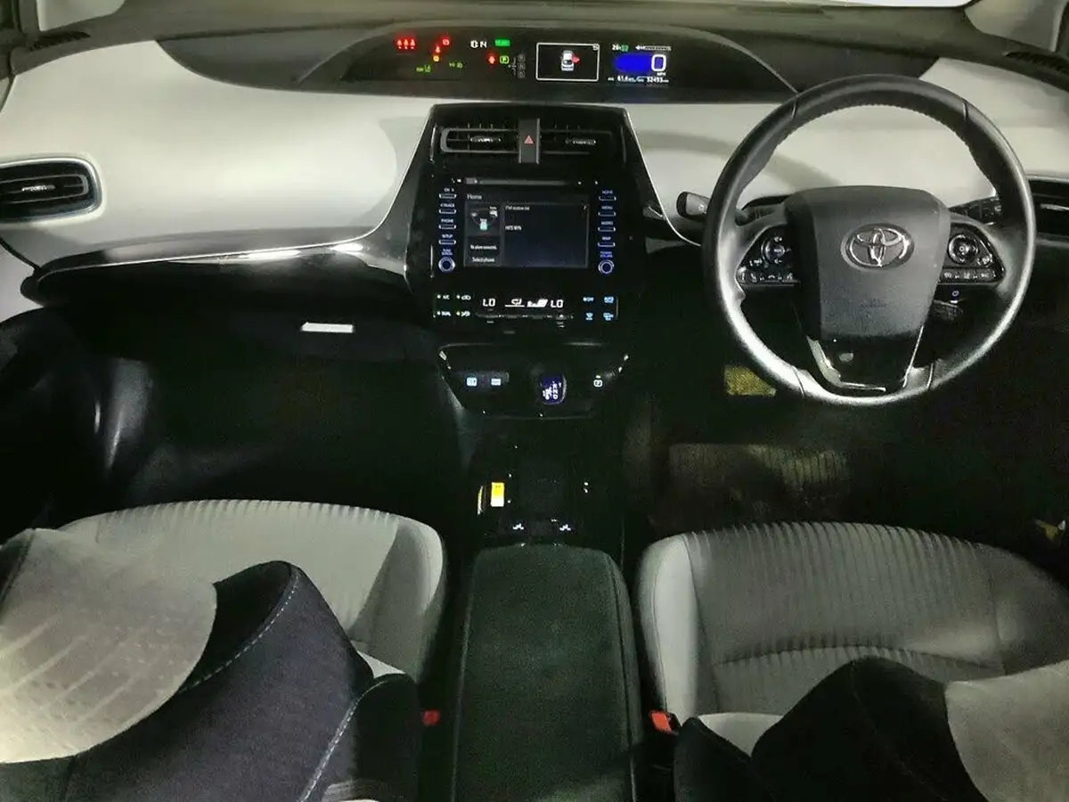 2022-toyota-prius-18-vvt-i-business-edition-big-2