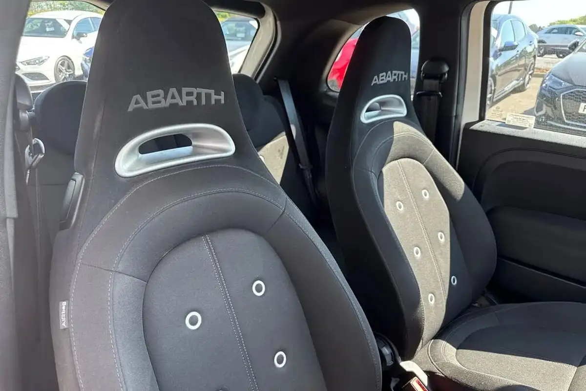 2017-abarth-595-14-tjet-big-23