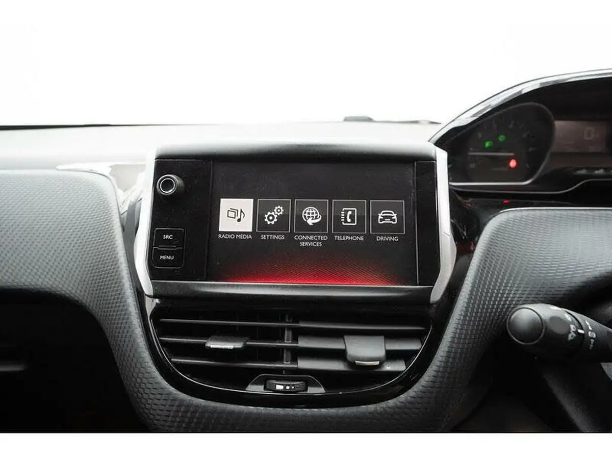 2016-peugeot-208-12-puretech-gt-line-5d-big-32