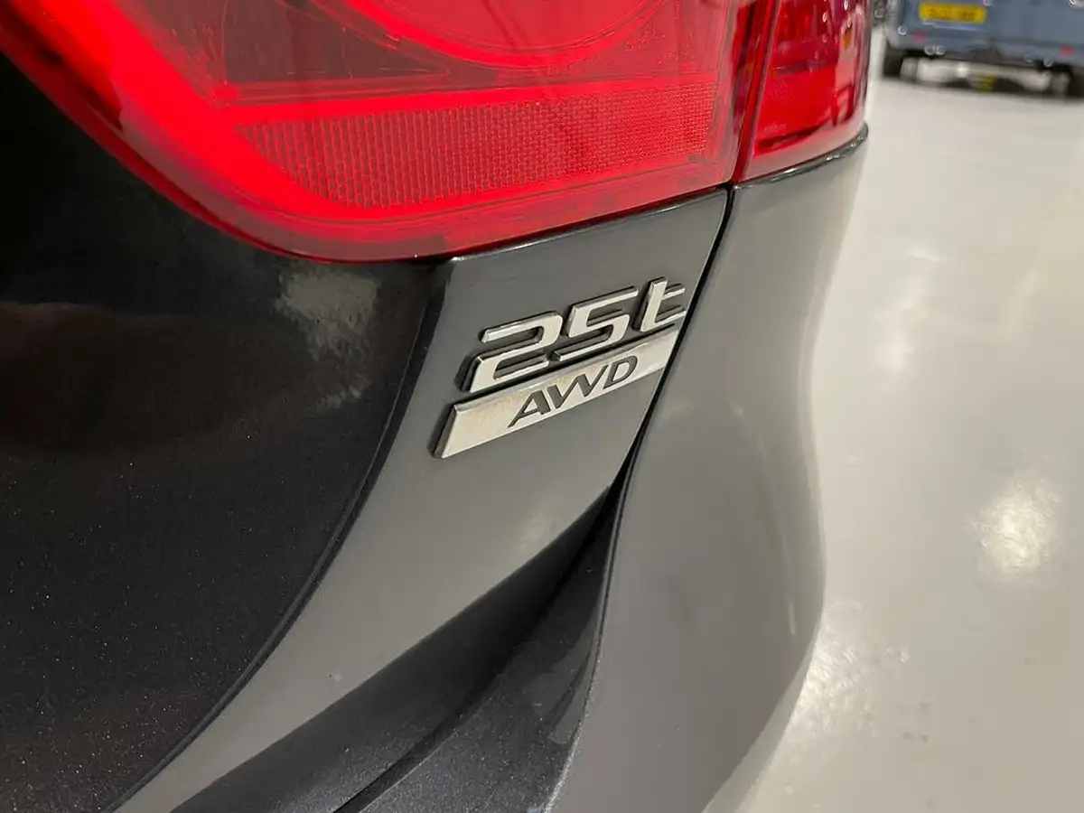 2018-jaguar-xe-20i-portfolio-250ps-1997cc-big-12