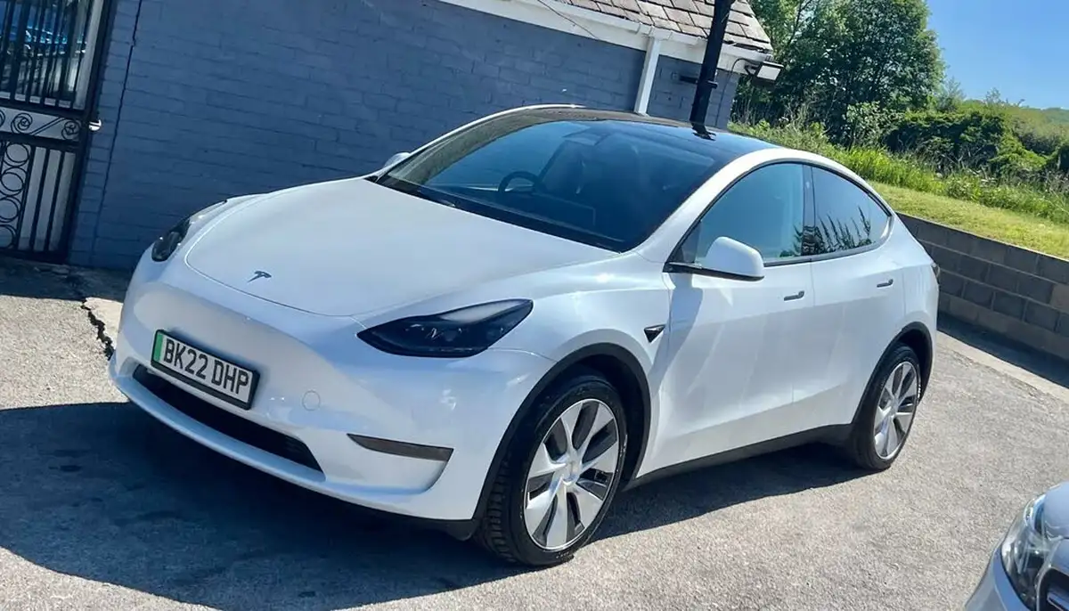 2022-tesla-model-y-e-long-range-big-0