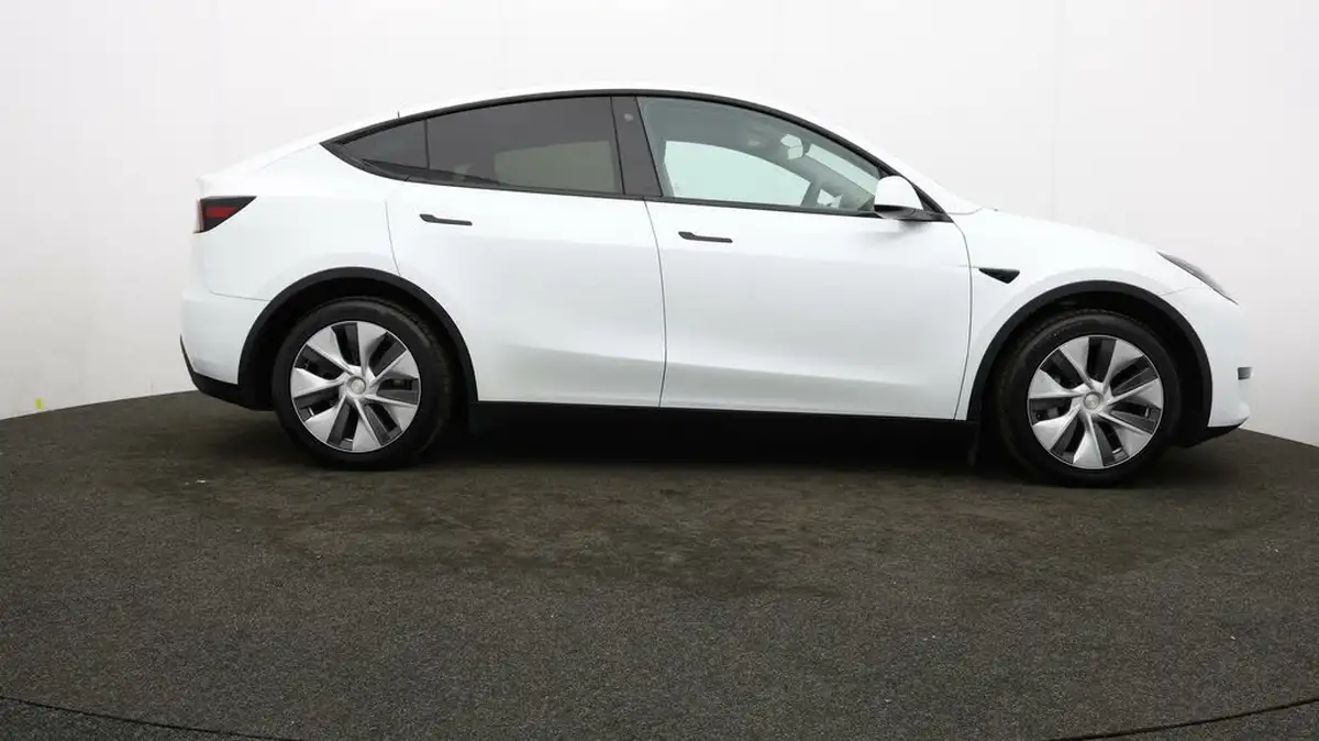 2023-tesla-model-y-e-rwd-big-7