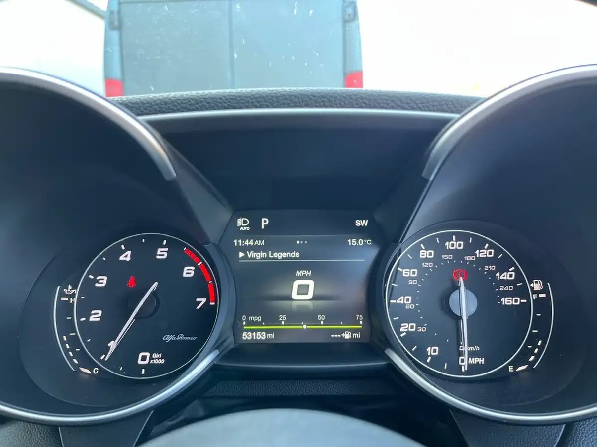 2018-alfa-romeo-giulia-20-veloce-big-23