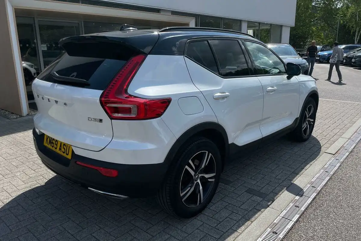 2019-volvo-xc40-20td-d3-r-design-awd-geartronic-big-6