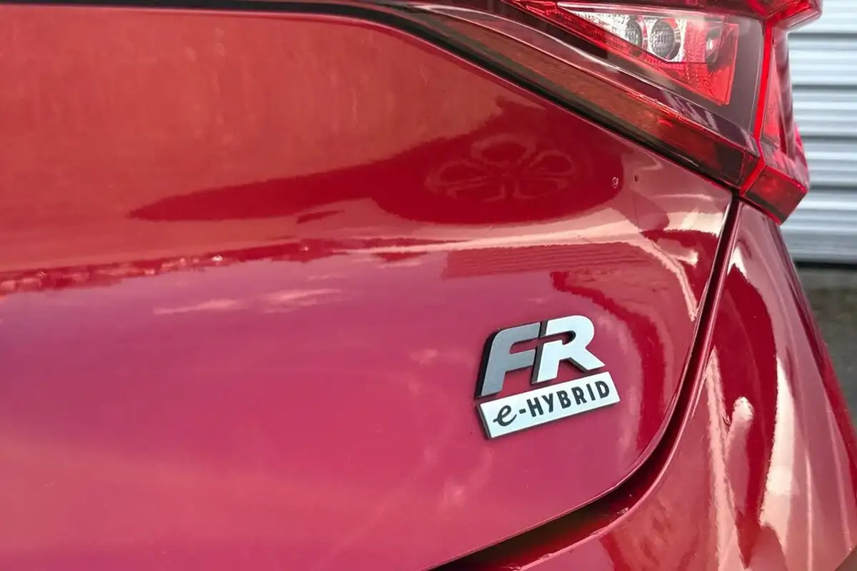 2021-seat-leon-14-e-hybrid-fr-hatchback-big-43