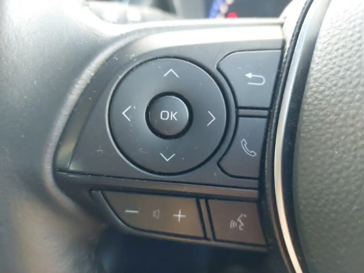 2022-toyota-corolla-20-vvt-i-icon-tech-hatchback-big-14