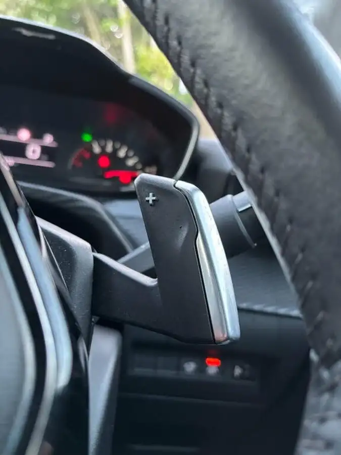 2022-peugeot-208-12-puretech-active-premium-100bhp-eat8-big-19