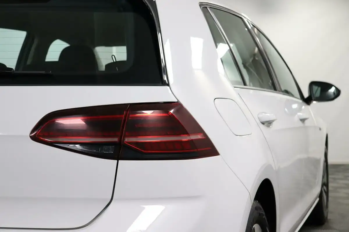 2018-volkswagen-golf-e-e-golf-big-18