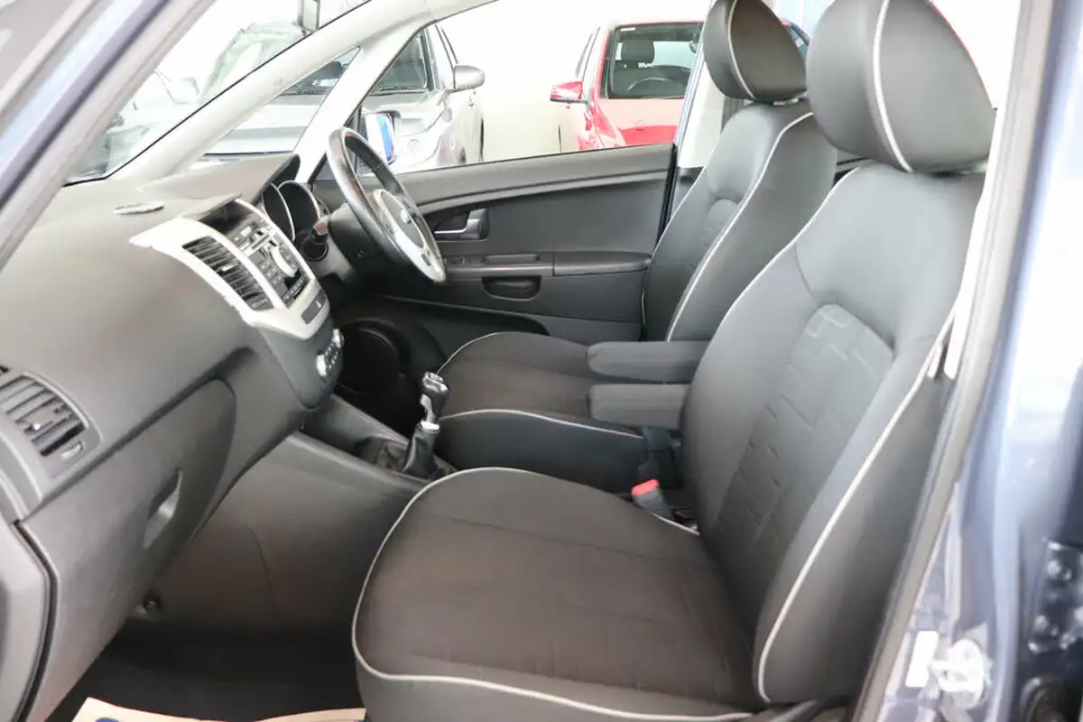 2017-kia-venga-14-2-big-42