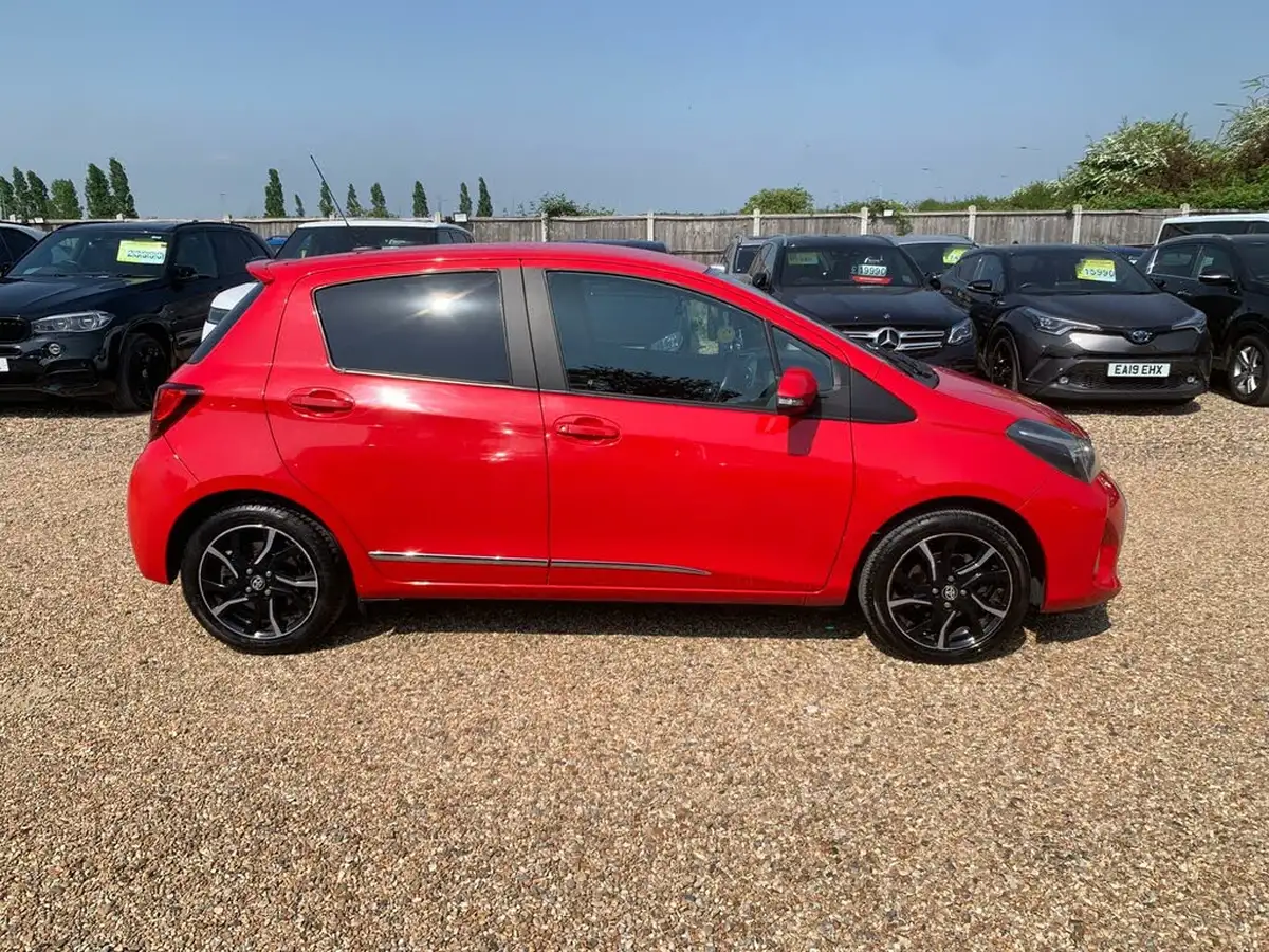 2016-toyota-yaris-133-design-big-7