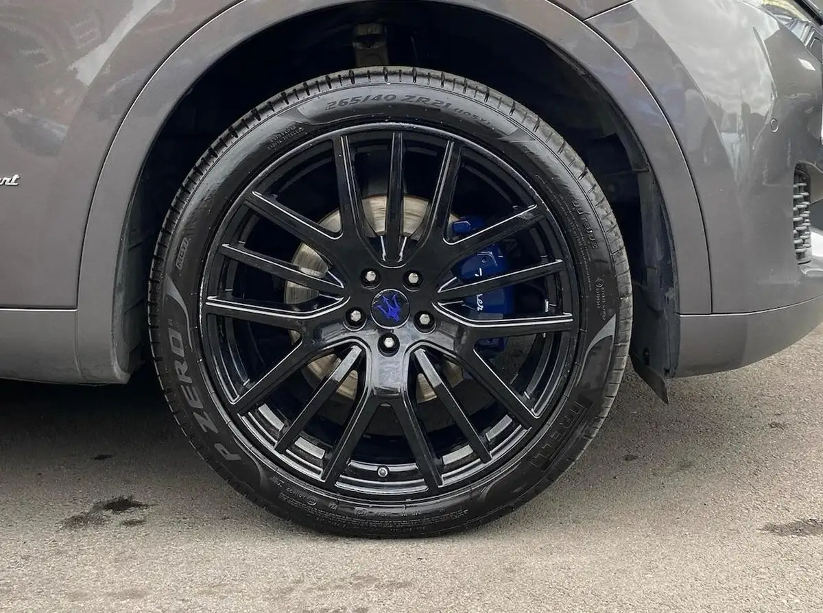 2018-maserati-levante-30td-gransport-nerissimo-edition-big-16