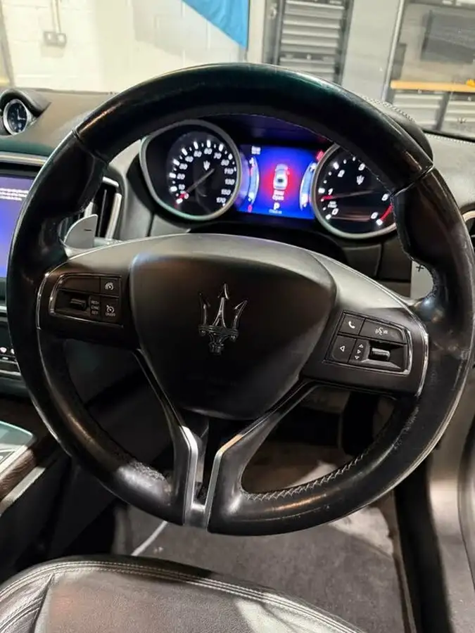 2014-maserati-ghibli-30td-big-16