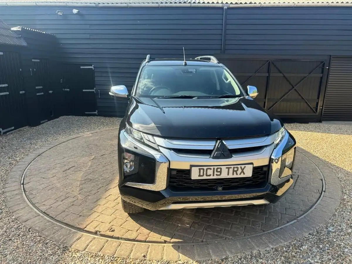 2019-mitsubishi-l200-22di-d-barbarian-x-big-3
