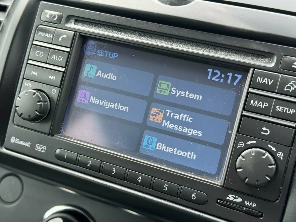2011-nissan-note-14-n-tec-big-35