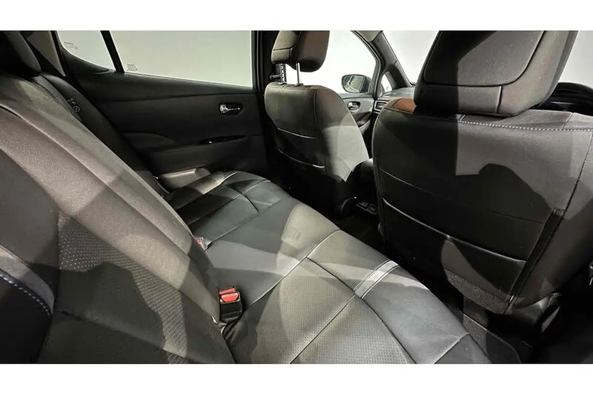 2024-nissan-leaf-e-tekna-39kwh-big-22