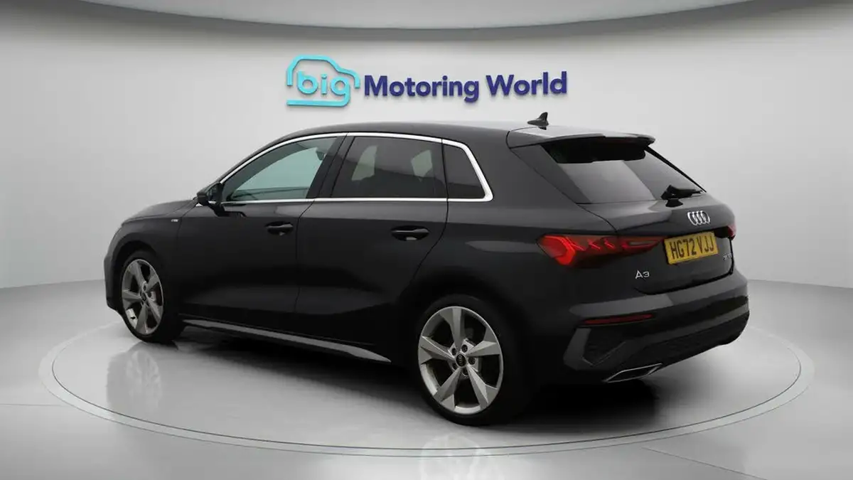 2023-audi-a3-15-35-tfsi-s-line-sportback-5d-big-5