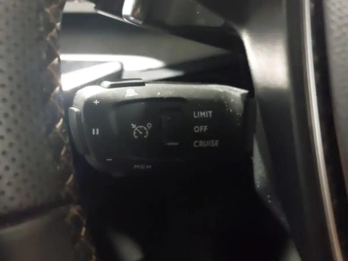 2021-peugeot-5008-suv-12-puretech-gt-premium-big-18