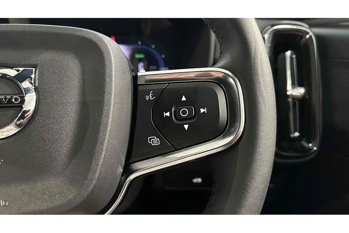 2023-volvo-xc40-e-twin-recharge-core-big-32