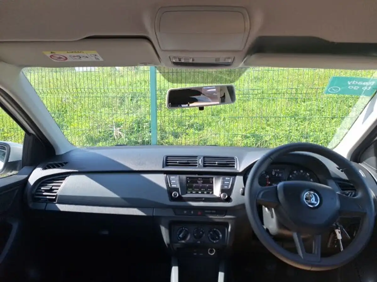2017-skoda-fabia-10-mpi-s-hatchback-big-2