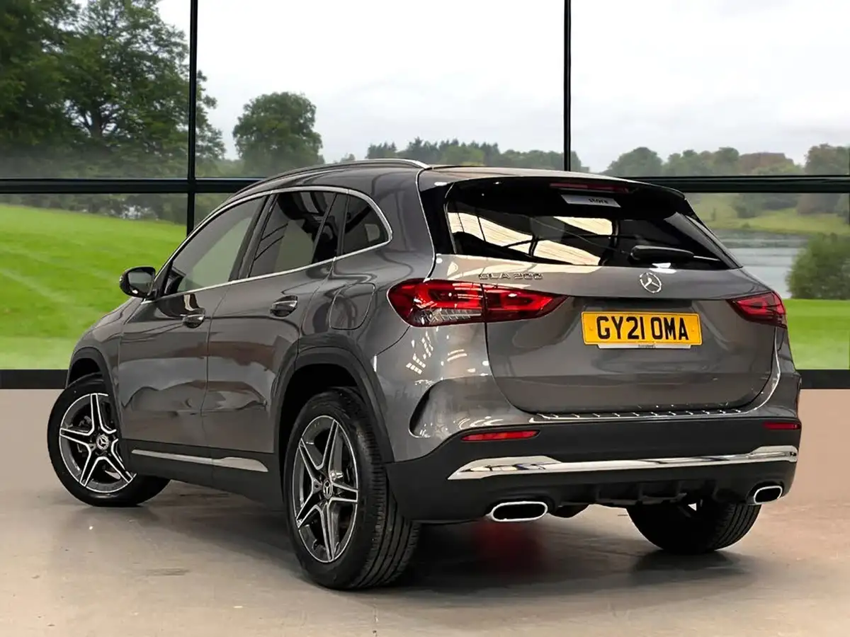2021-mercedes-benz-gla-class-13-gla-200-amg-line-big-2