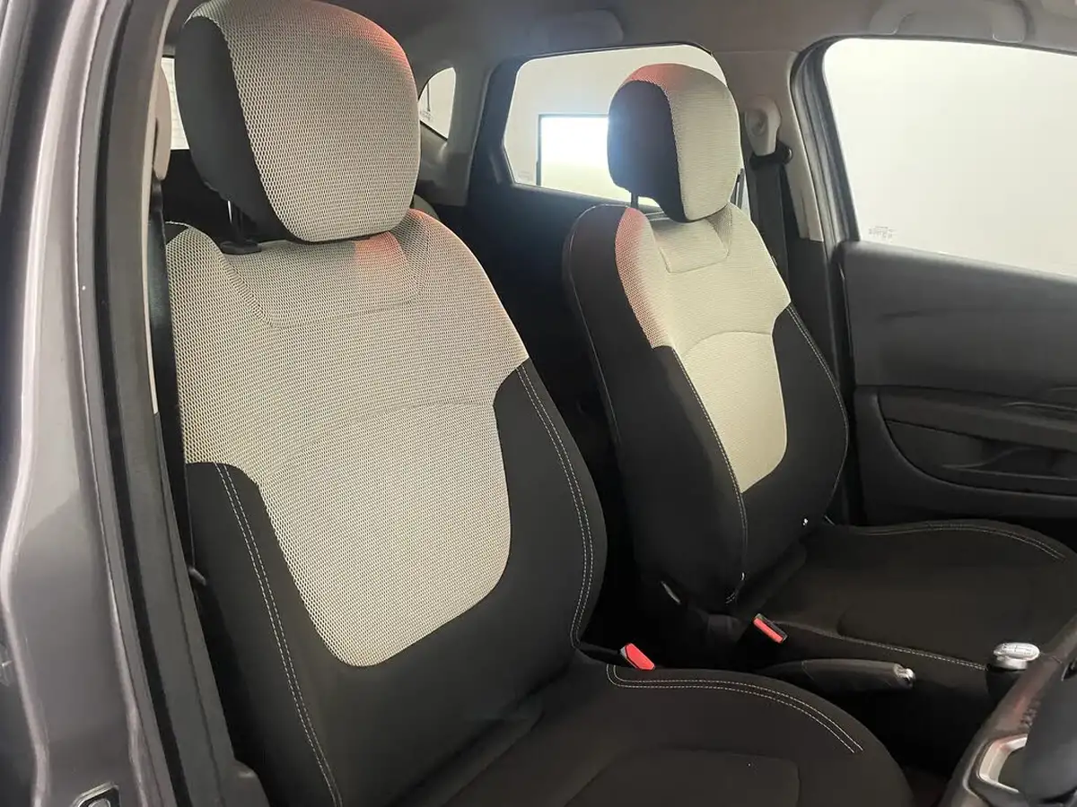 2019-renault-captur-09-tce-iconic-big-17
