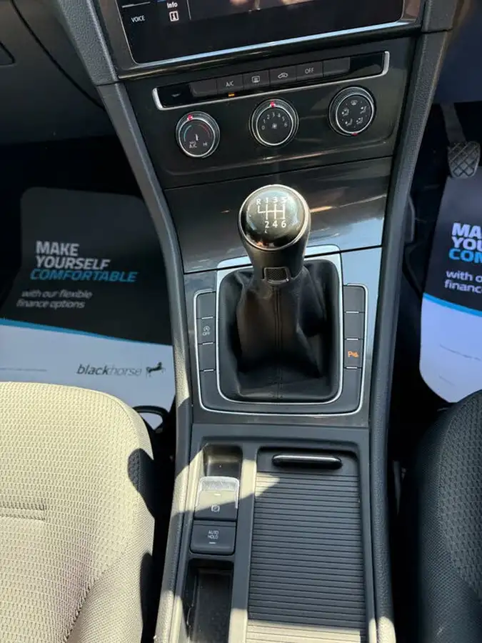 2018-volkswagen-golf-10-tsi-se-115ps-hatchback-5d-big-42