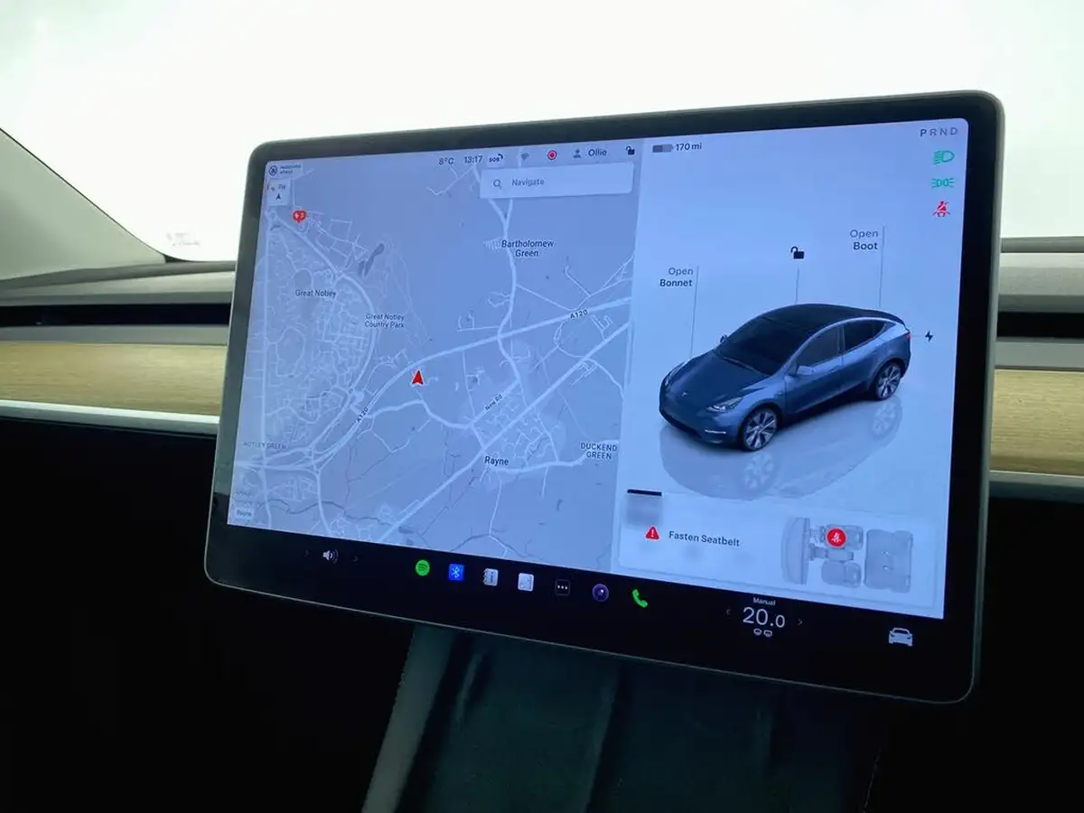 2022-tesla-model-y-e-long-range-big-19
