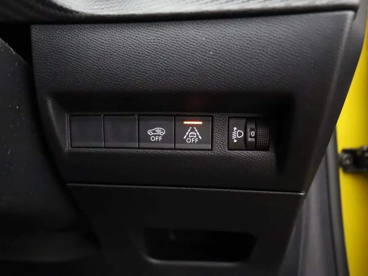 2021-peugeot-208-12-puretech-allure-premium-100bhp-big-22