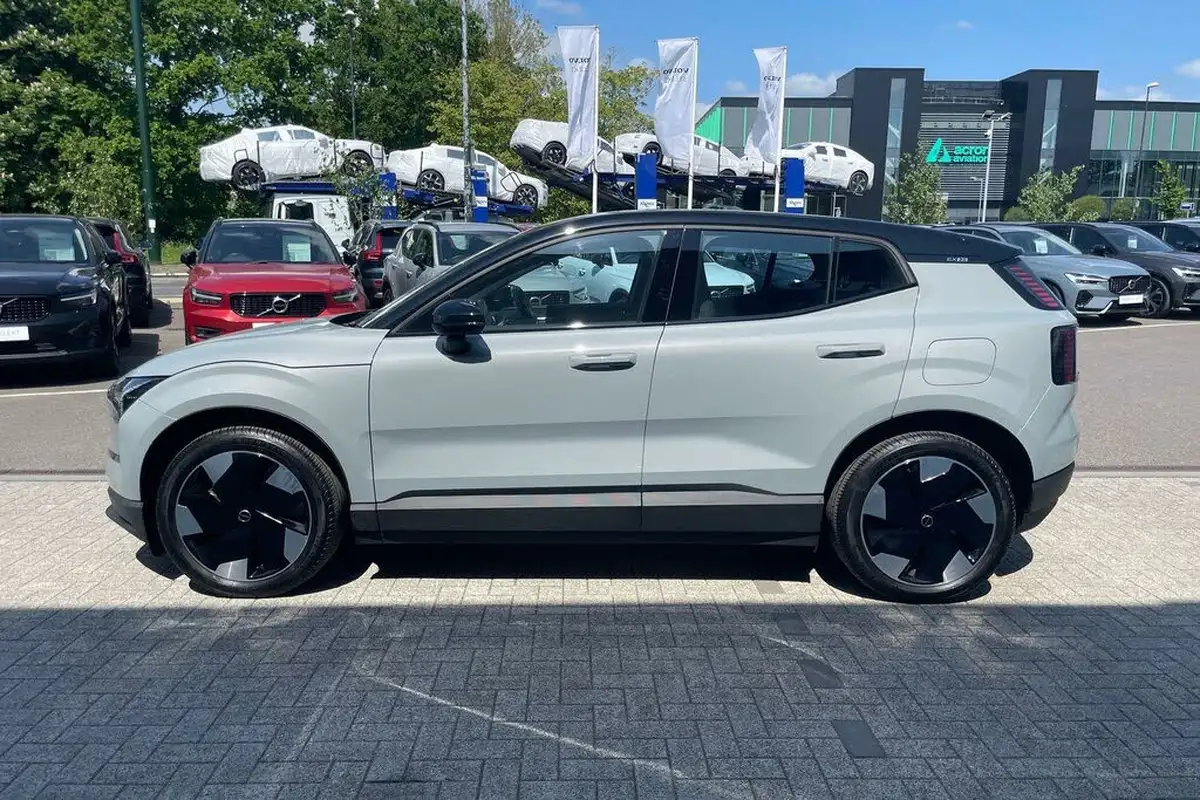 2024-volvo-ex30-e-single-motor-plus-extended-range-big-9