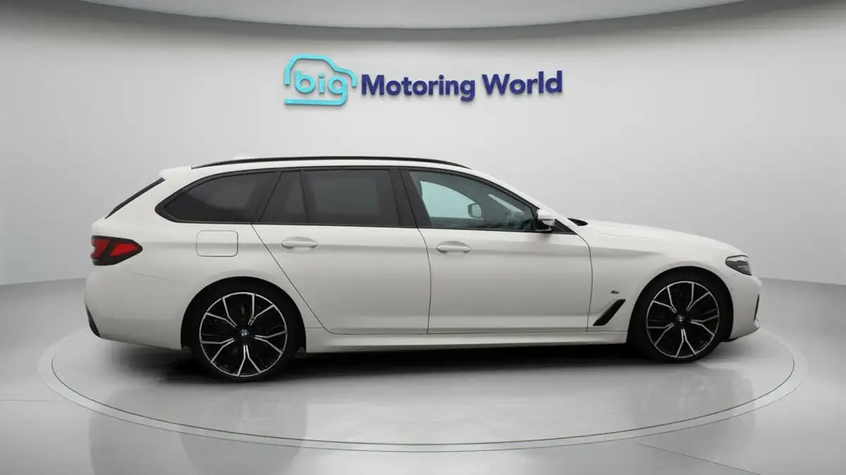 2020-bmw-5-series-big-8