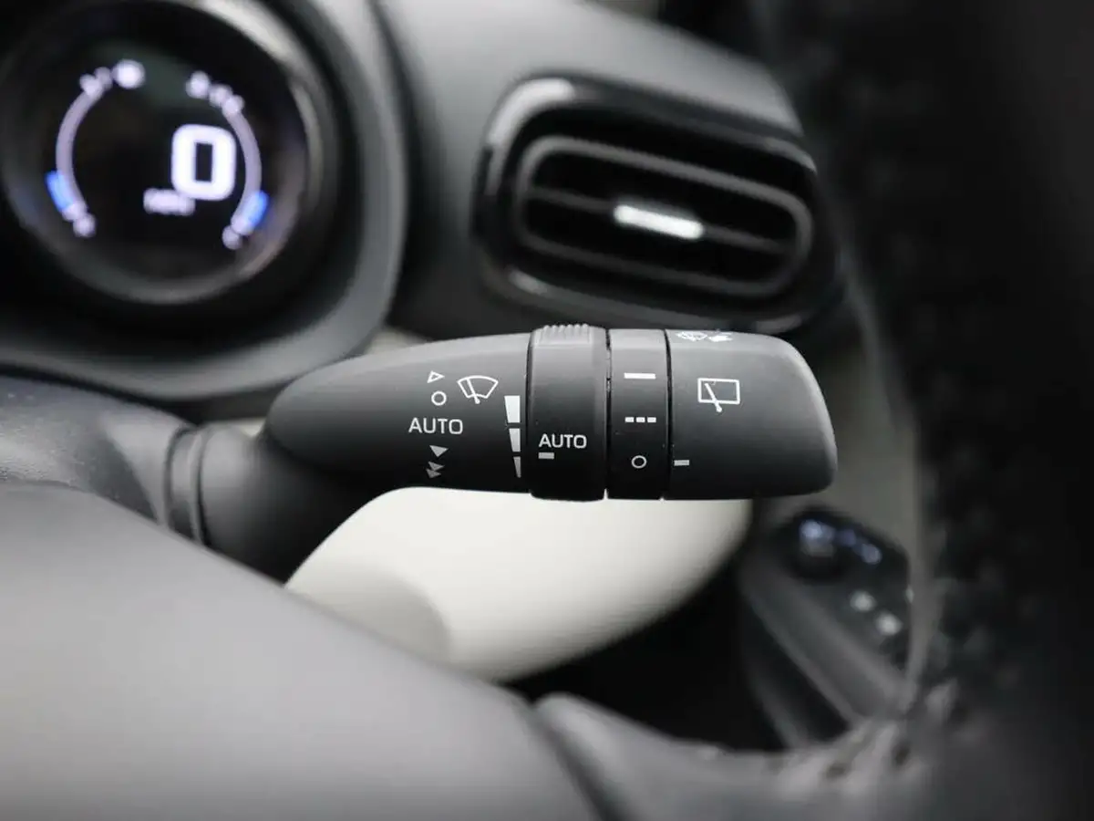 2022-toyota-yaris-15-vvt-i-excel-big-23