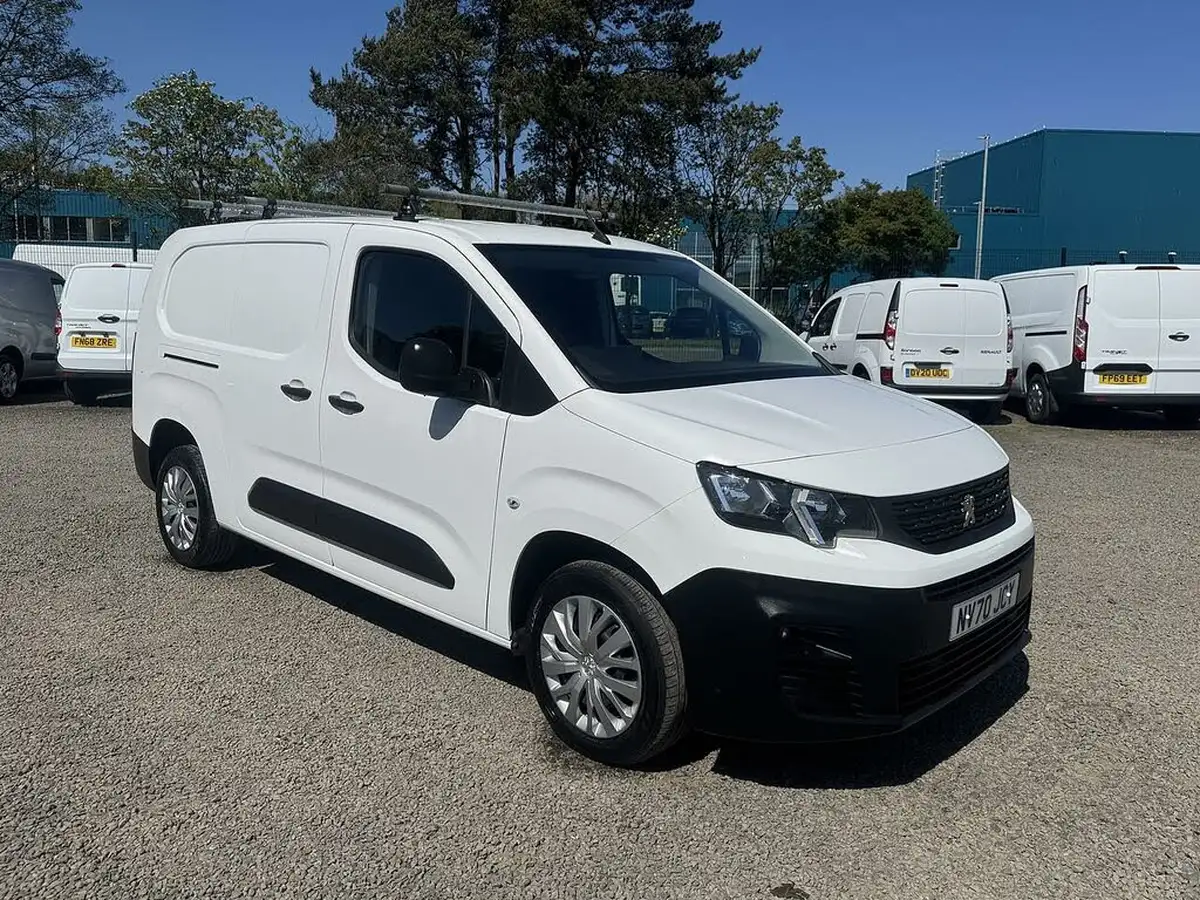 2020-peugeot-partner-15-bluehdi-950-professional-100ps-eu6dt-long-panel-big-3